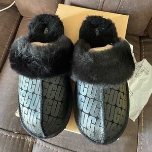 Ugg slippers kids 4 womens 6